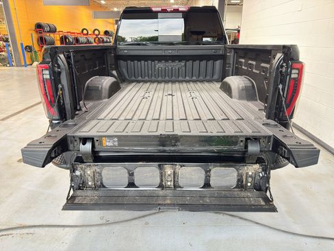 Used 2024 GMC Sierra 2500 AT4 w/ AT4 Premium Plus Package AWD/4WD image 24