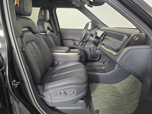 Used 2022 Rivian R1T Adventure image 23