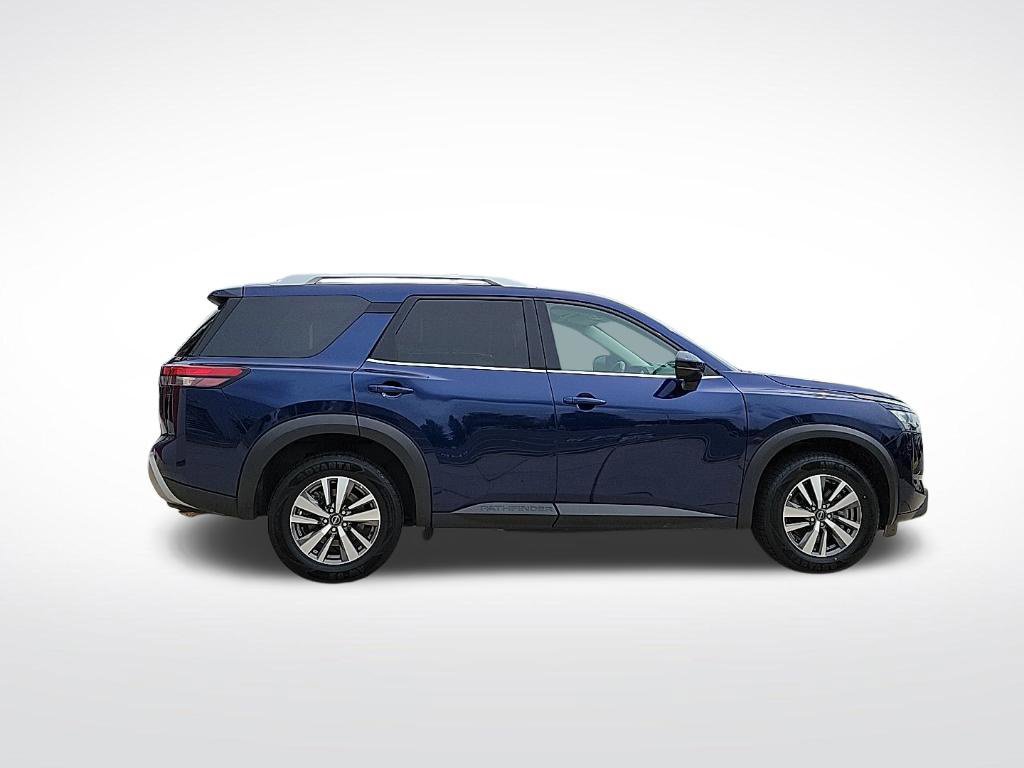 Used 2025 Nissan Pathfinder SL AWD/4WD image 5