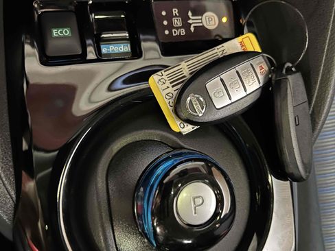 Used 2018 Nissan Leaf SV w/ SV Technology Package FWD image 31