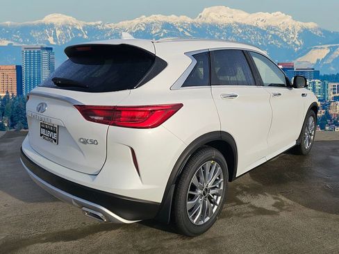 New 2025 INFINITI QX50 Luxe image 7