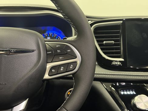 New 2026 Chrysler Pacifica Select FWD image 22