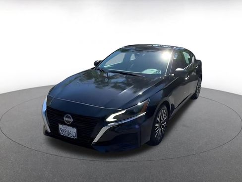 Used 2025 Nissan Altima 2.5 SV image 7