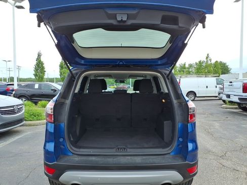 Used 2017 Ford Escape SE w/ SE Cold Weather Package AWD/4WD image 9