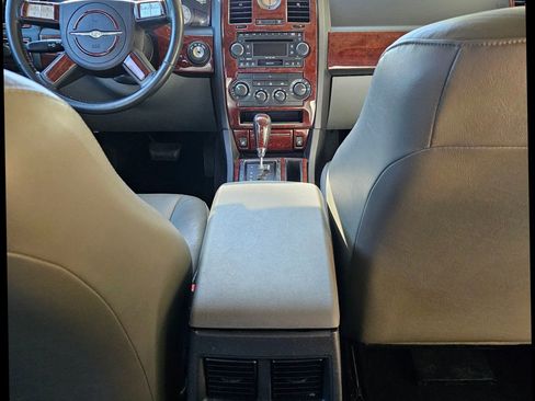 Used 2005 Chrysler 300 Touring image 36
