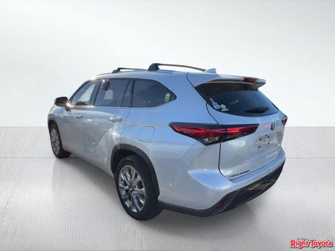 Used 2023 Toyota Highlander Limited image 3