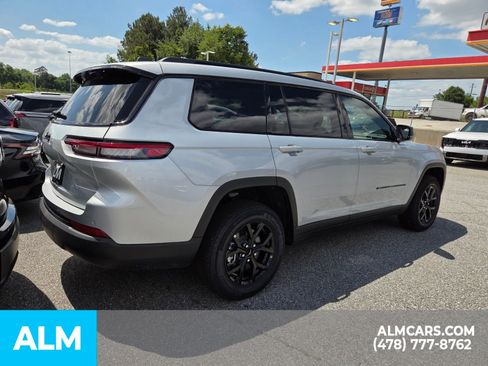 Used 2025 Jeep Grand Cherokee L Altitude AWD/4WD image 11