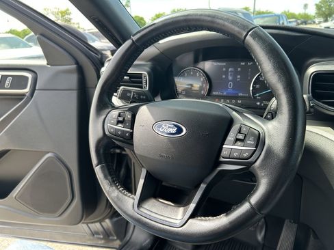 Used 2020 Ford Explorer XLT w/ Equipment Group 202A AWD/4WD image 8