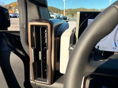 New 2025 GMC Hummer EV 3X AWD/4WD image 32