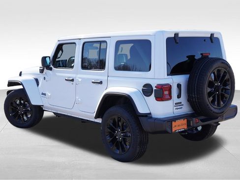 Certified 2025 Jeep Wrangler Unlimited Sahara w/ Safety Group image 7