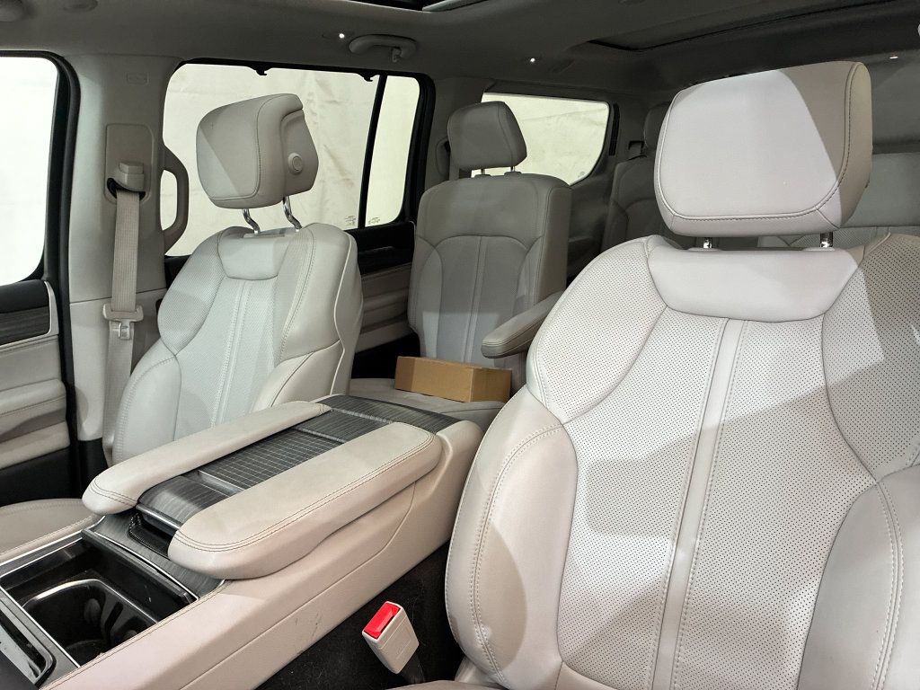 Used 2024 Jeep Wagoneer Series II w/ Convenience Group I AWD/4WD image 14
