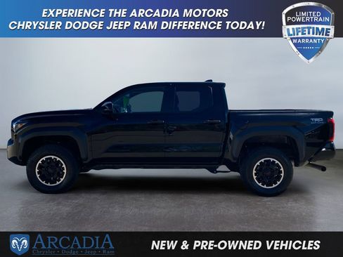 Used 2024 Toyota Tacoma TRD Off-Road image 2