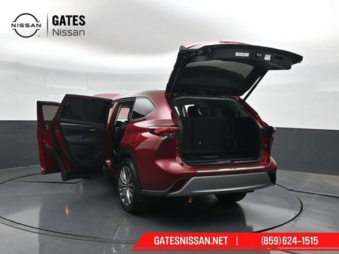 Used 2021 Toyota Highlander Platinum AWD/4WD image 61