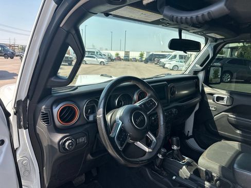 Used 2021 Jeep Gladiator Mojave w/ Cold Weather Group AWD/4WD image 13