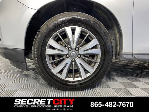 Used 2018 Nissan Pathfinder SV FWD image 9
