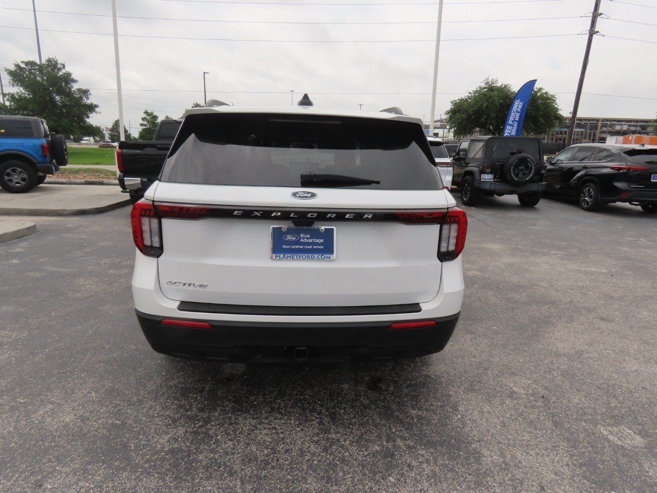 Used 2025 Ford Explorer Active RWD image 13