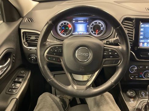 Used 2019 Jeep Cherokee Limited image 4