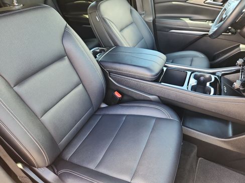 Used 2025 Chevrolet Traverse LT AWD/4WD image 16
