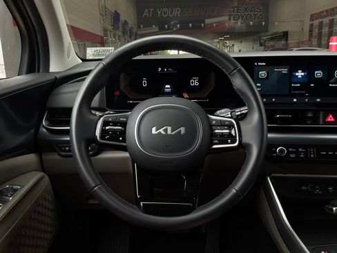 Used 2026 Kia Carnival FWD image 37