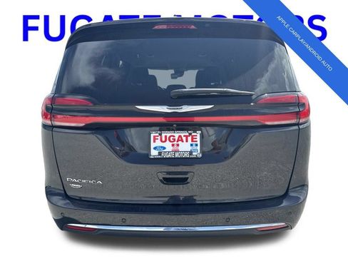 Used 2024 Chrysler Pacifica Touring-L FWD image 4