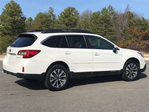 Used 2017 Subaru Outback 2.5i Limited image 3