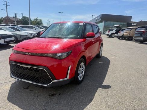 Certified 2024 Kia Soul LX FWD image 3