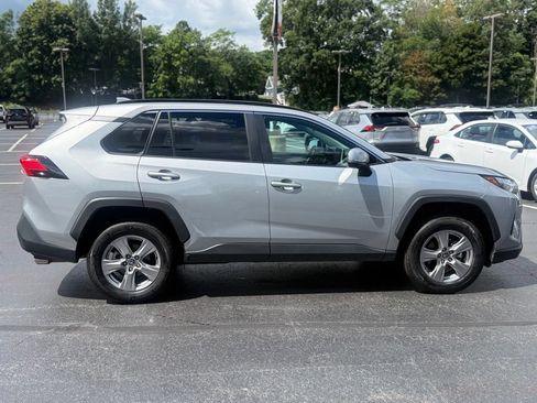 Used 2025 Toyota RAV4 XLE AWD/4WD image 9