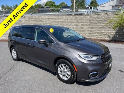 Used 2023 Chrysler Pacifica Touring-L