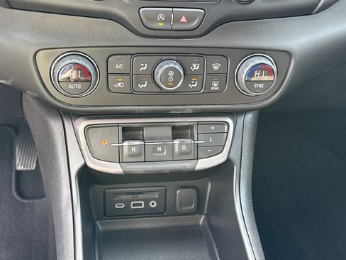 Used 2023 GMC Terrain AT4 image 12