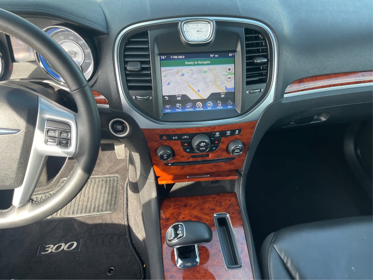 Used 2014 Chrysler 300 w/ Driver Convenience Group RWD image 15