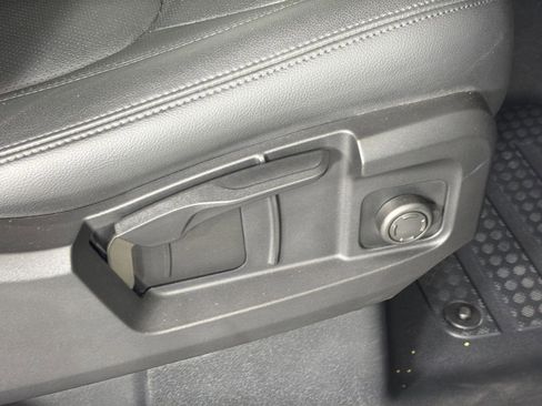 Used 2023 Land Rover Defender 110 S image 33