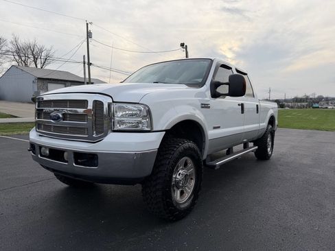 Used 2005 Ford F250 Lariat image 1