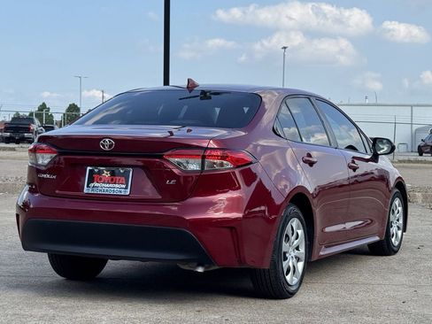 Used 2025 Toyota Corolla LE FWD image 4