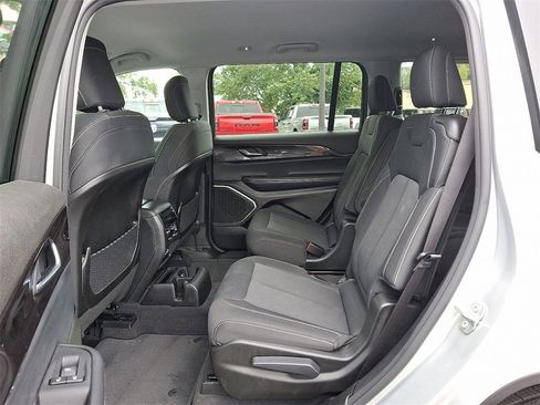 Used 2022 Jeep Grand Cherokee L Laredo w/ Luxury Tech Group I image 10