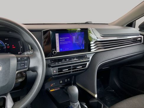 Used 2025 Toyota Camry LE FWD image 7