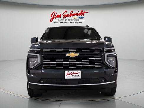 Used 2025 Chevrolet Suburban High Country AWD/4WD image 2