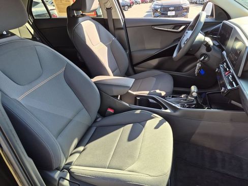 Used 2025 Kia Niro LX FWD image 31