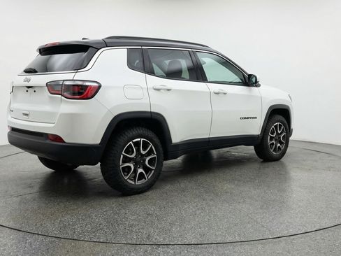 Used 2025 Jeep Compass Trailhawk AWD/4WD image 9