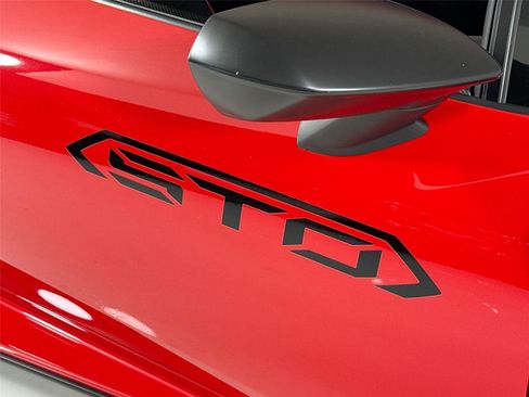 Used 2022 Lamborghini Huracan STO image 39