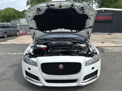 Used 2017 Jaguar XF Premium RWD image 5