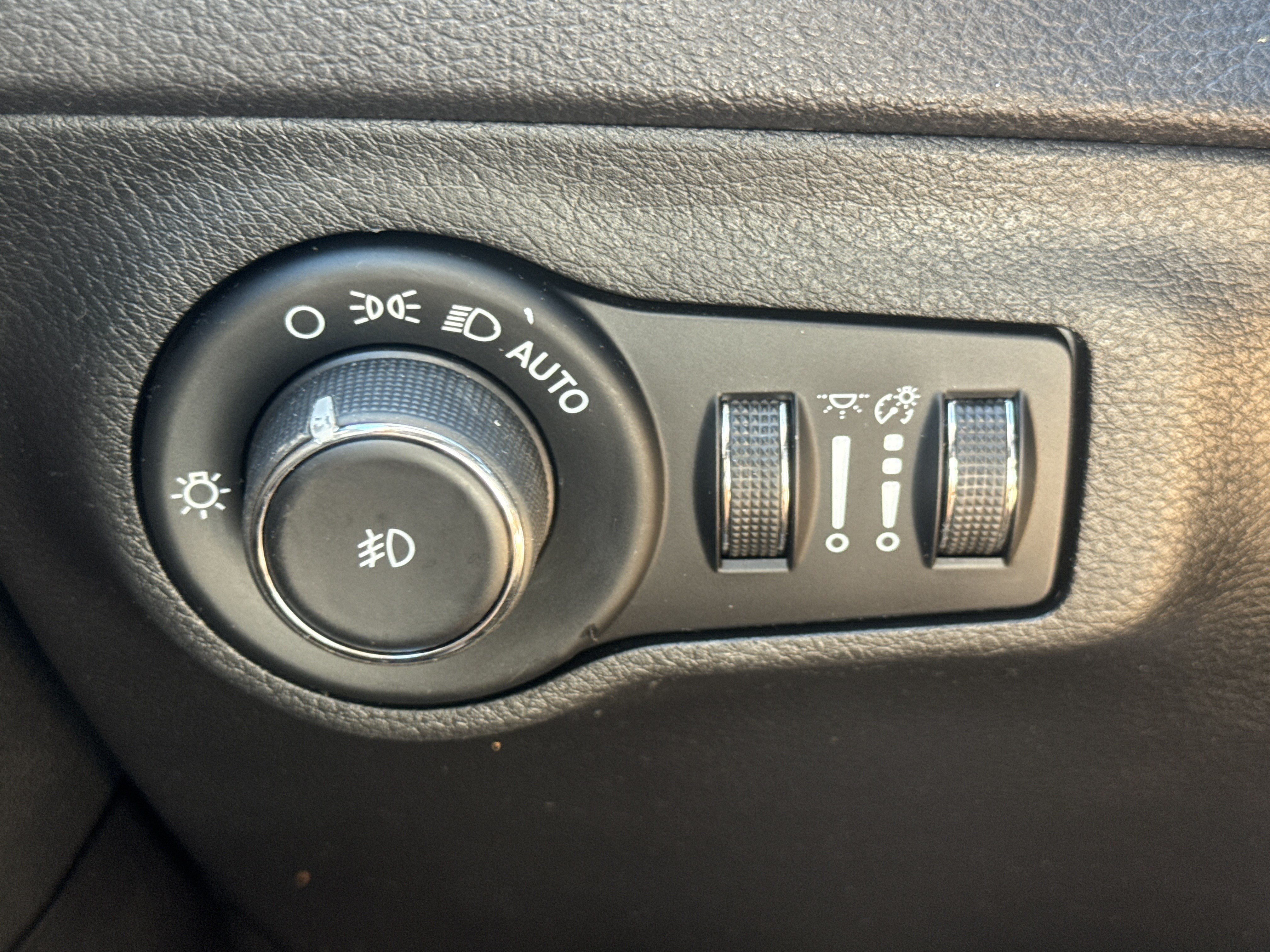 Used 2021 Jeep Compass Limited AWD/4WD image 15