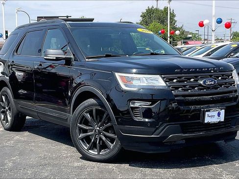 Used 2018 Ford Explorer XLT w/ Equipment Group 202A AWD/4WD image 35