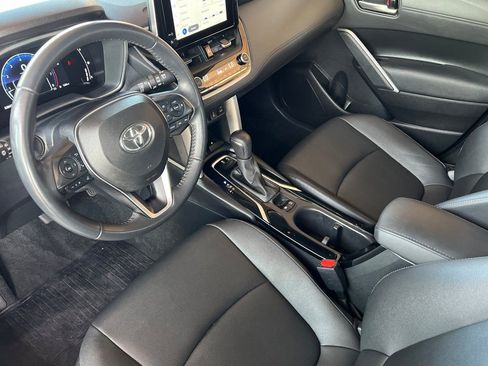 Used 2024 Toyota Corolla Cross XLE image 10