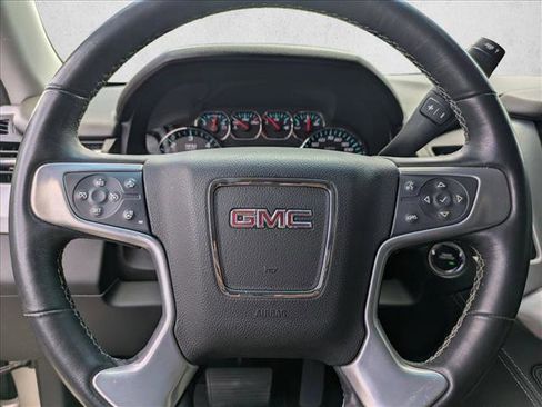 Used 2017 GMC Yukon SLT image 12