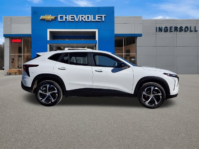 Used 2024 Chevrolet Trax RS w/ Driver Confidence Package FWD image 28