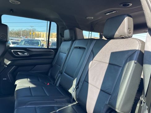 Used 2024 Chevrolet Suburban LT RWD image 29