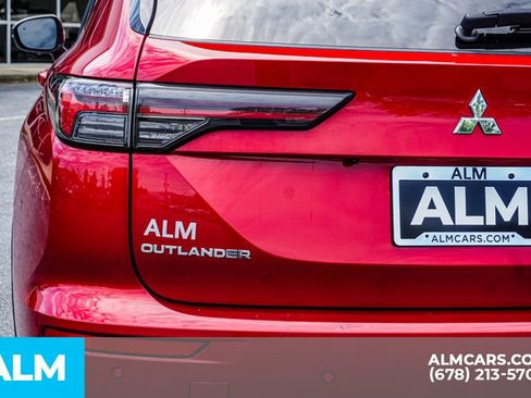 Used 2025 Mitsubishi Outlander SE FWD image 13