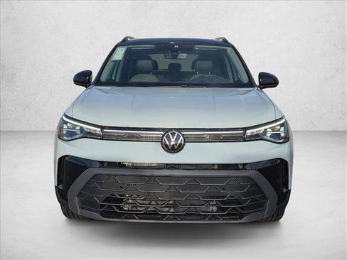 New 2026 Volkswagen Taos SE image 6