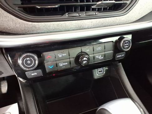 Used 2024 Jeep Compass Latitude AWD/4WD image 26