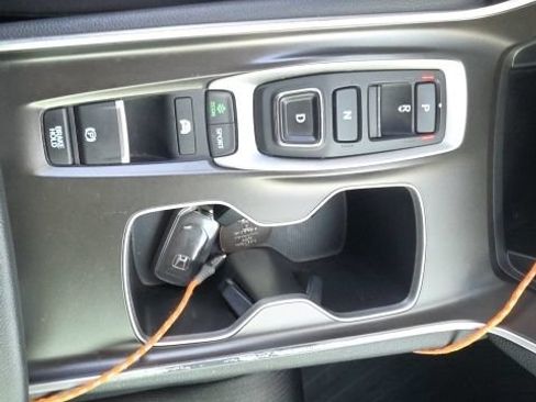 Used 2021 Honda Accord Hybrid image 12